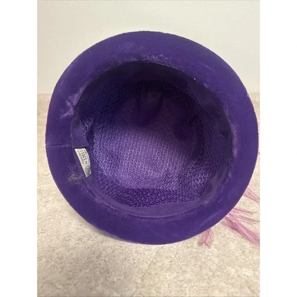 Vintage 1950s Purple Velvet Feather Hat Union Made USA ILGWU Mid-Century Glam - Picture 5 of 7